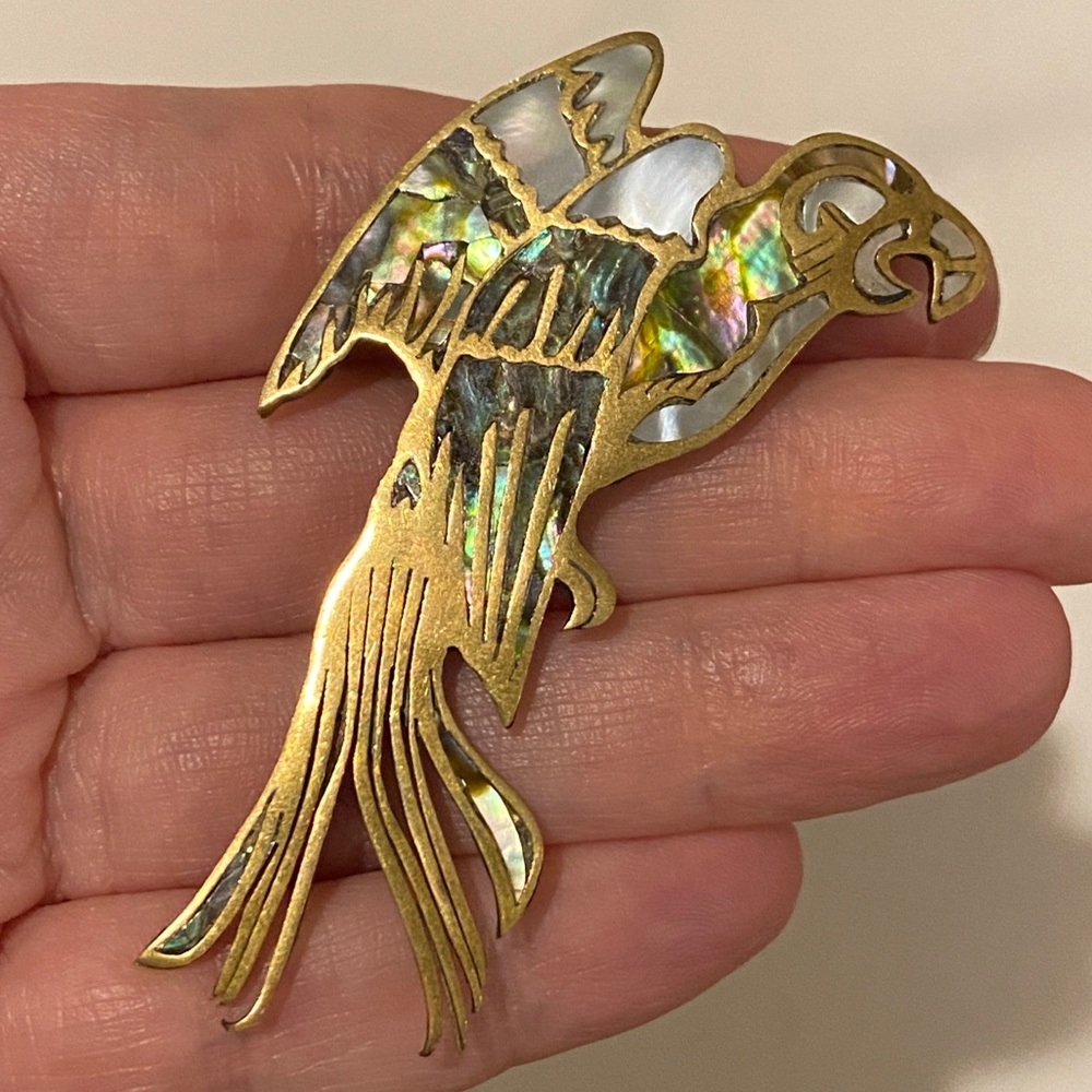 VINTAGE Artisan Macaw Parrot MOP Bird Large Pin Gold Large ooak mother of pearl - Picture 1 of 7
